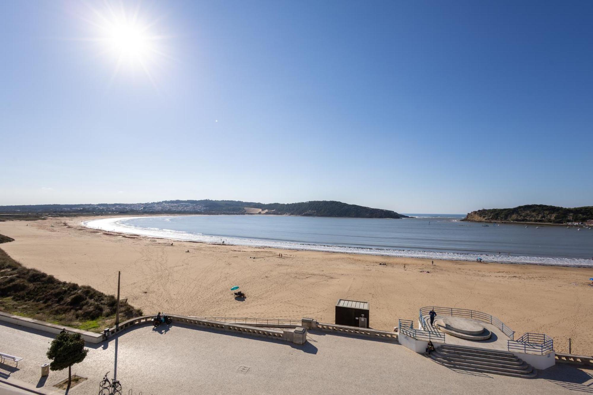 Beachfront 3Bdr Apt On Marginal Boulevard São Martinho do Porto Exterior foto
