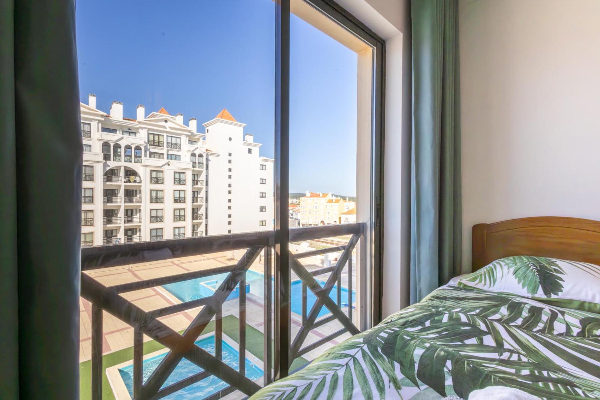 Beachfront 3Bdr Apt On Marginal Boulevard São Martinho do Porto Exterior foto