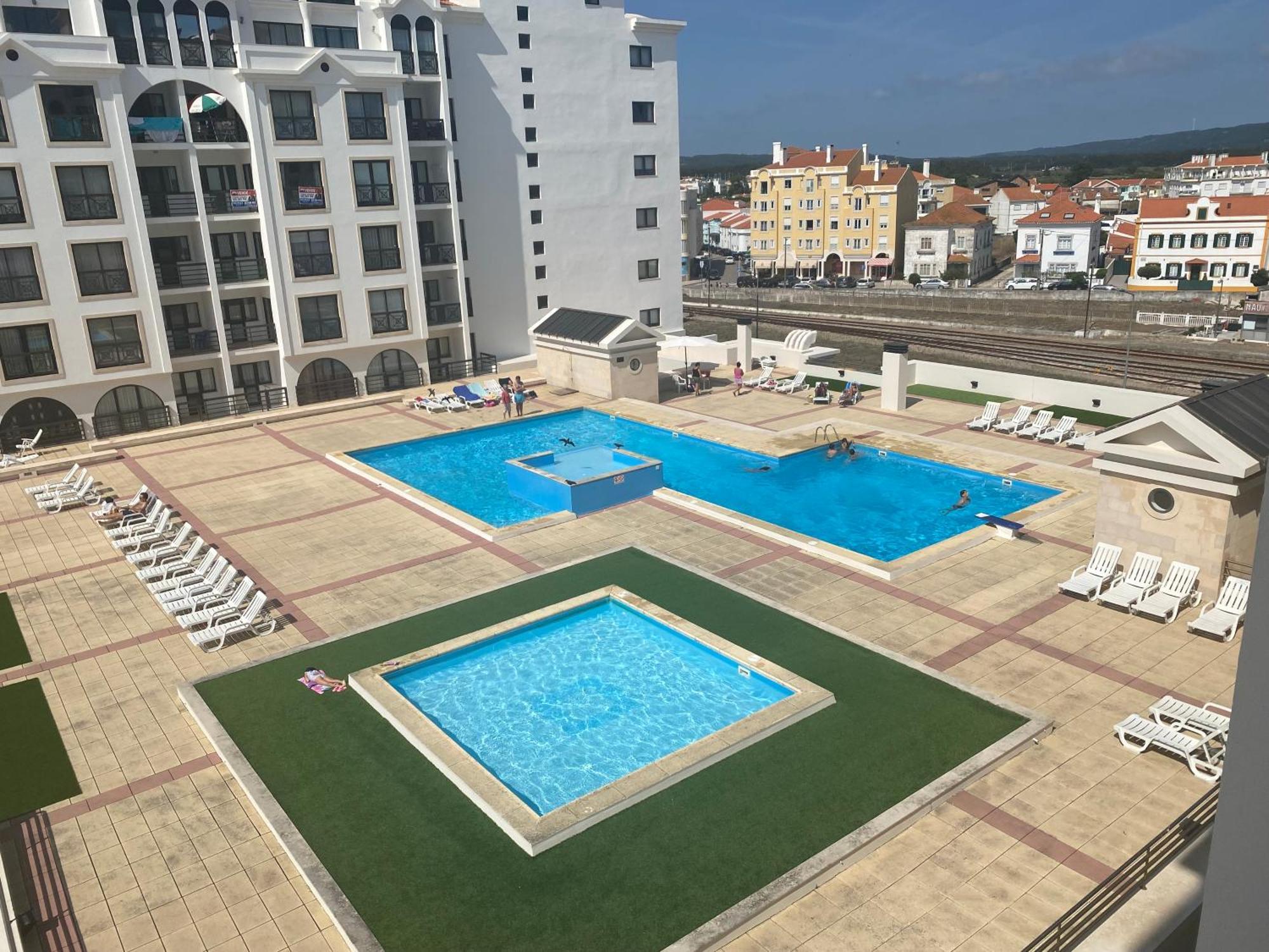 Beachfront 3Bdr Apt On Marginal Boulevard São Martinho do Porto Exterior foto