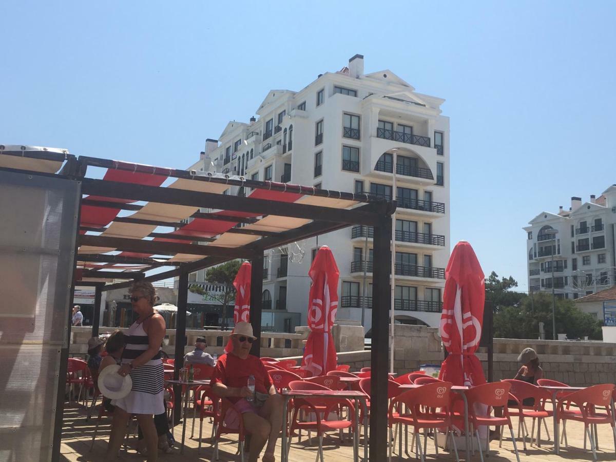 Beachfront 3Bdr Apt On Marginal Boulevard São Martinho do Porto Exterior foto